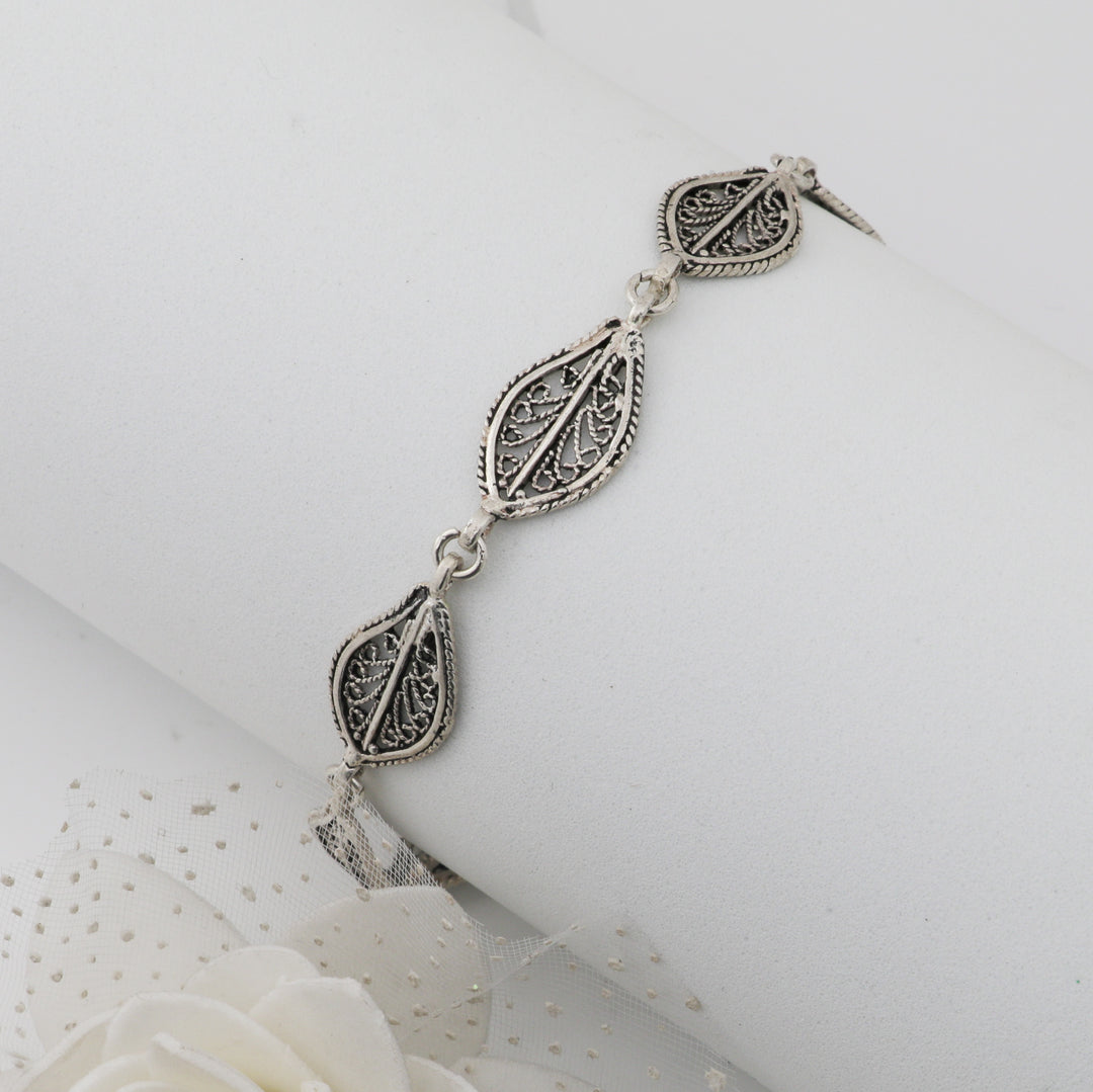 Join by leaf Ladies oxidized Silver bracelet